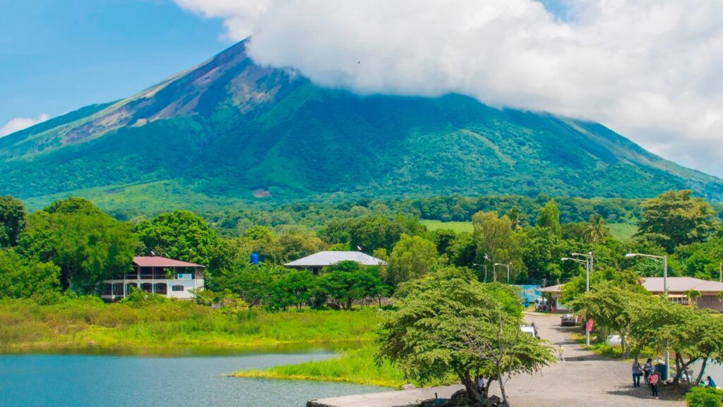 turismo Nicaragua, turismo en Nicaragua, ecoturismo en Nicaragua, playas de Nicaragua, volcanes en Nicaragua, Isla de Ometepe, San Juan del Sur Nicaragua, Corn Island Nicaragua, qué hacer en Nicaragua, lugares turísticos de Nicaragua, turismo rural Nicaragua, aventura en Nicaragua, destinos turísticos de Nicaragua, viajar a Nicaragua, turismo sostenible Nicaragua, mejores lugares para visitar en Nicaragua, vacaciones en Nicaragua, turismo cultural en Nicaragua, turismo comunitario Nicaragua, ciudades coloniales de Nicaragua, Granada Nicaragua turismo, León Nicaragua turismo, Cañón de Somoto Nicaragua, volcán Masaya tour, hoteles ecológicos Nicaragua, turismo en Nicaragua 2025, rutas turísticas Nicaragua, turismo de naturaleza Nicaragua, turismo responsable Nicaragua