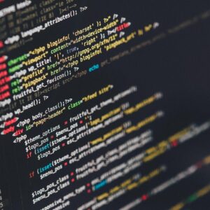 Pantalla de computadora con código de programación