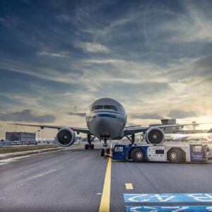 Avión de pasajeros en la pista de un aeropuerto (imagen ilustrativa)
