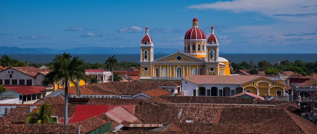 Vista panorámica de la catedral de Granada, Nicaragua, según su autor