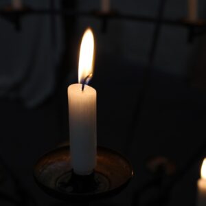 Velas encendidas en señal de luto (imagen ilustrativa)