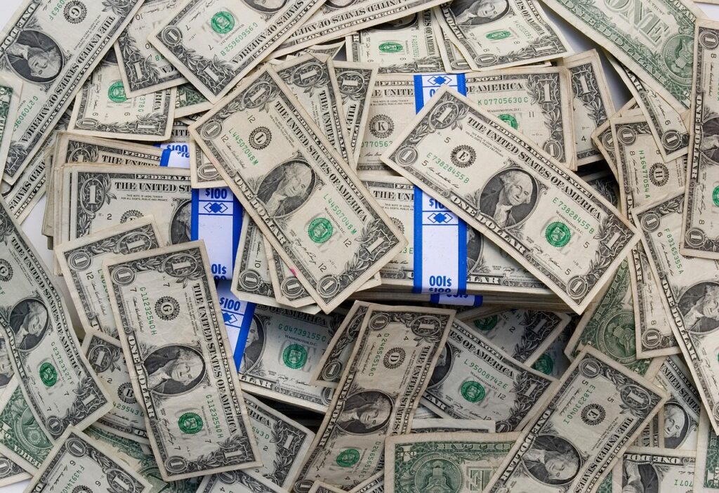 Billetes de dólar estadounidense en efectivo